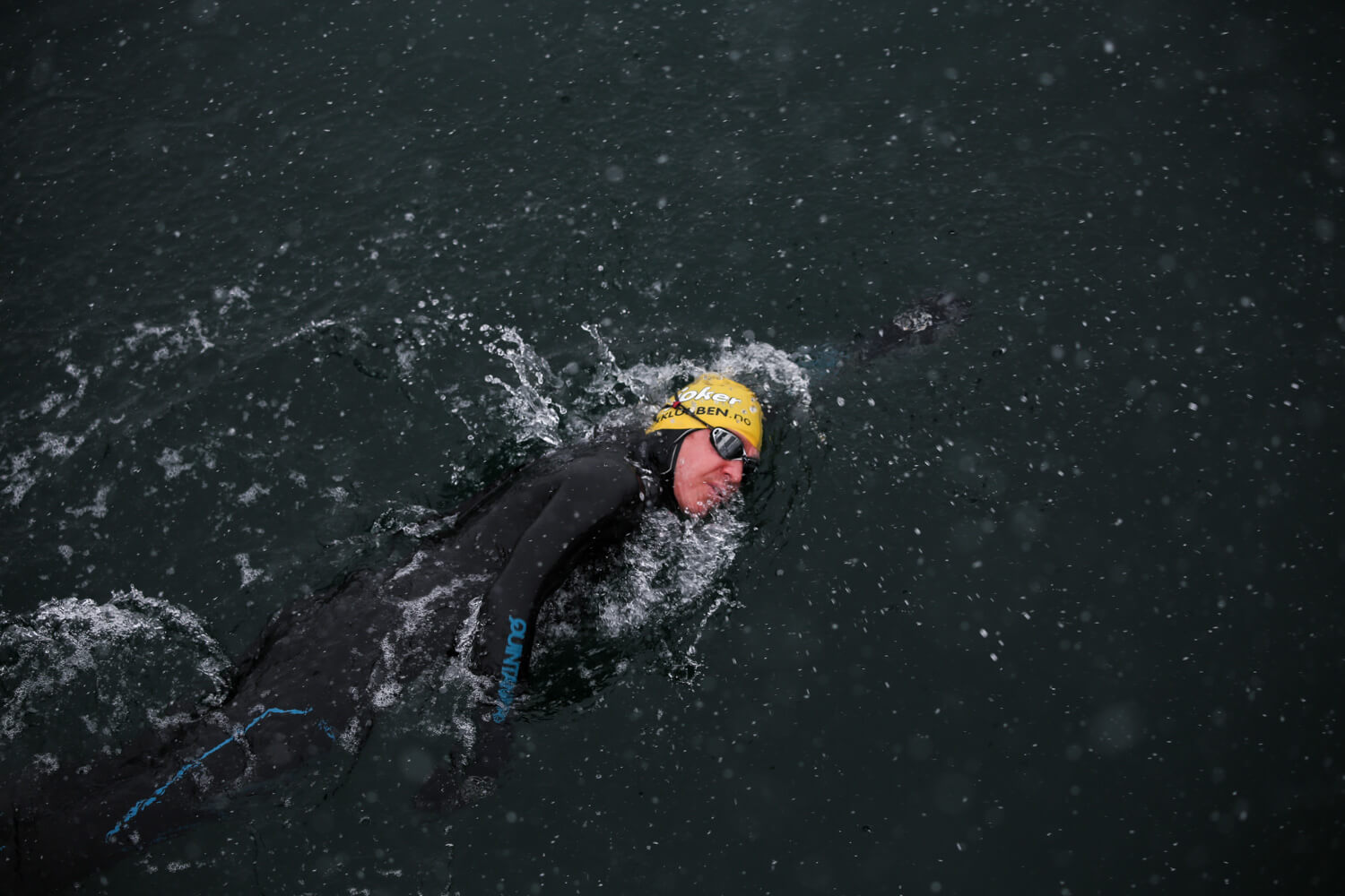 Man swimming in Quintana Roo Wetsuit