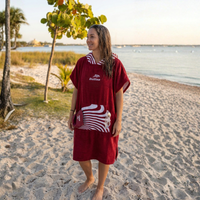 HOODED PONCHO TOWEL: FLOW MAROON