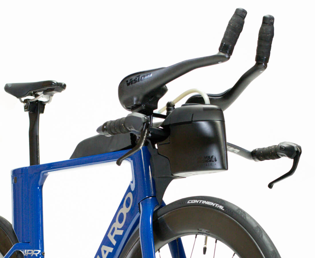 Cockpit Vision Pro em uma bicicleta de triatlo Quintana Roo V-PR